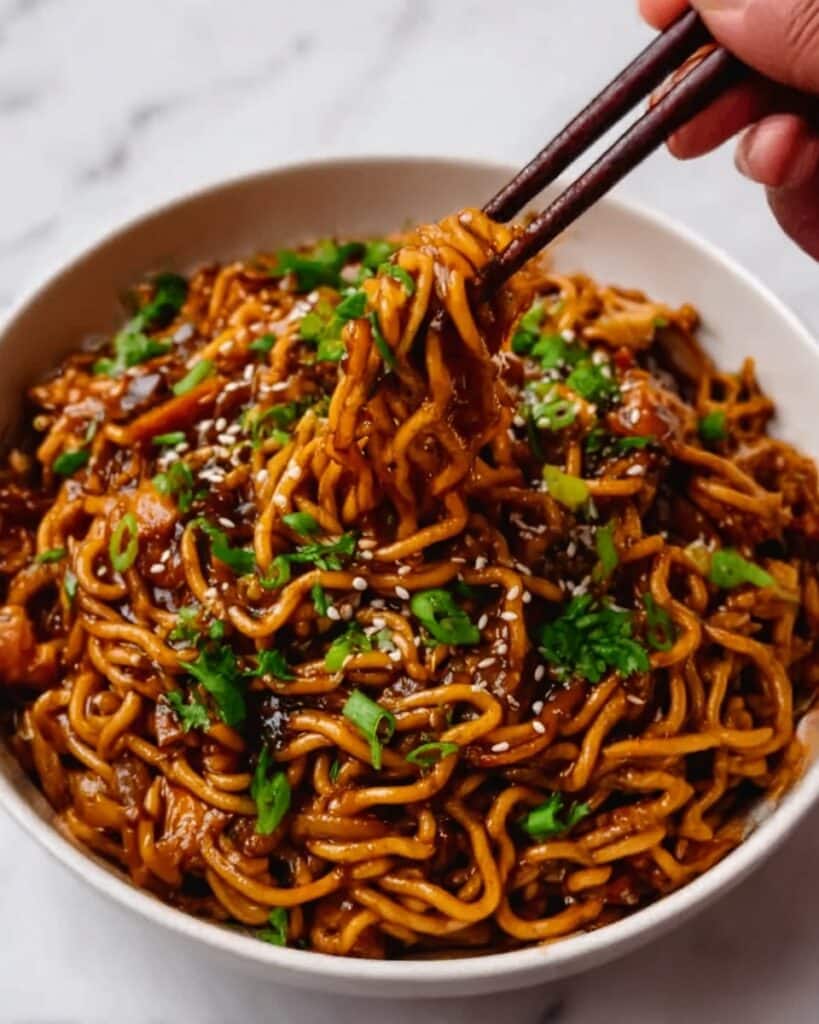 Sticky Garlic Chicken Noodles Recipe